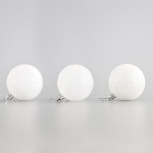 PLASTIC WHITE BALLS