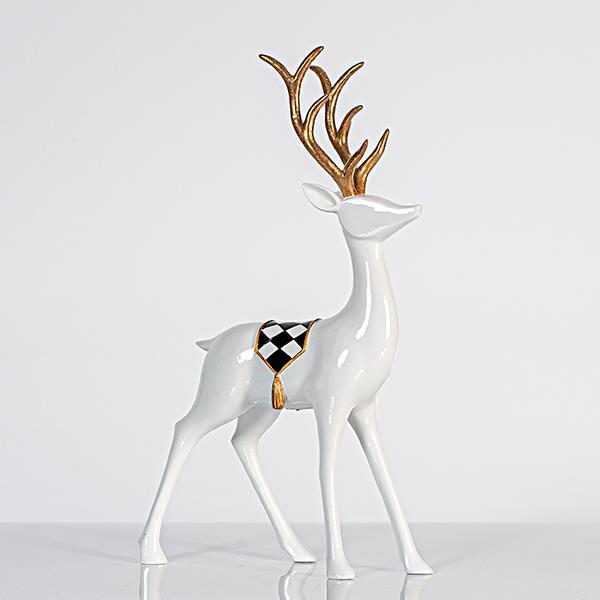 WHITE REINDEER