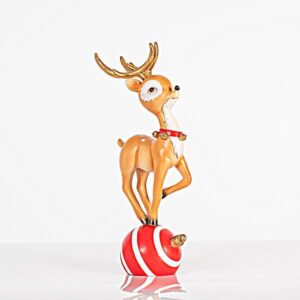 LITTLE REINDEER ON BALL